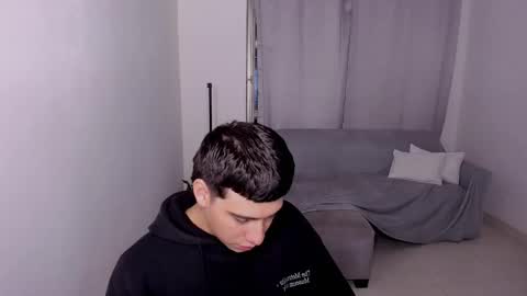 Snapshot of sweetlian_04 chatting on February 2025 02:32:02 AM Lian online show from February 2025 02:32:02 AM