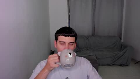 Snapshot of sweetlian_04 chatting on March 2025 03:13:02 AM Lian online show from March 2025 03:13:02 AM