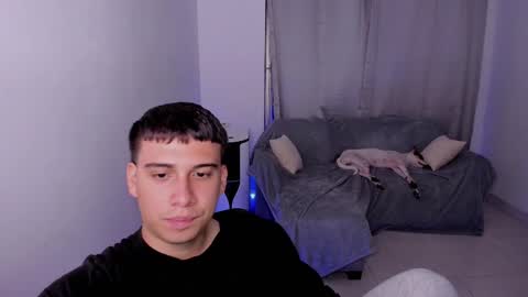 Snapshot of sweetlian_04 chatting on March 2025 05:51:01 AM Lian online show from March 2025 05:51:01 AM