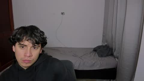 Snapshot of sweetlian_04 chatting on October 2025 04:10:01 AM Lian online show from October 2025 04:10:01 AM