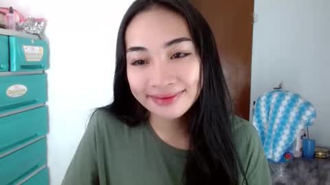 Snapshot of sweetlilly_18 chatting on December 2024 02:42:01 AM Lilly online show from December 2024 02:42:01 AM