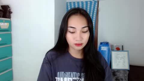 Snapshot of sweetlilly_18 chatting on December 2024 10:12:02 AM Lilly online show from December 2024 10:12:02 AM