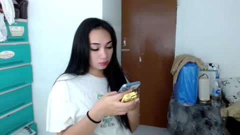 Snapshot of sweetlilly_18 chatting on December 2024 06:31:01 PM Lilly online show from December 2024 06:31:01 PM