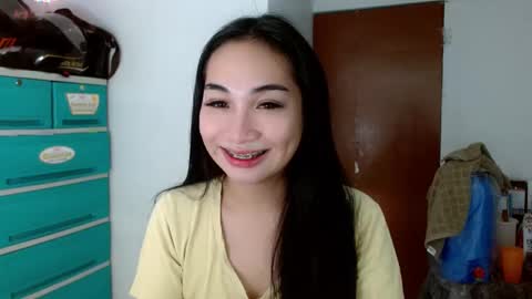 Snapshot of sweetlilly_18 chatting on December 2024 05:54:02 PM Lilly online show from December 2024 05:54:02 PM