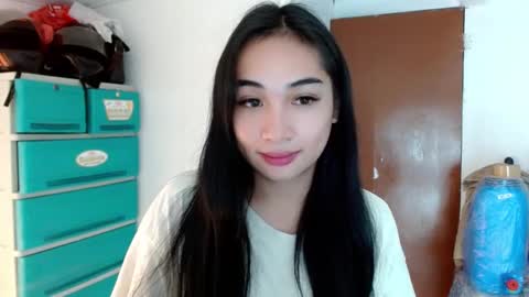 Snapshot of sweetlilly_18 chatting on December 2024 06:48:01 PM Lilly online show from December 2024 06:48:01 PM