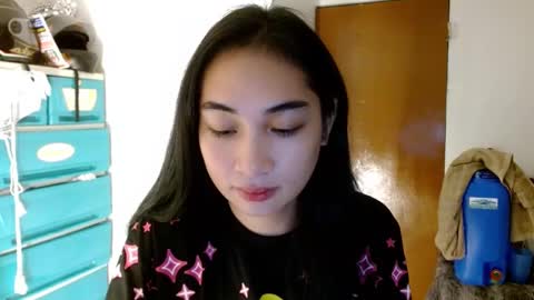 Snapshot of sweetlilly_18 chatting on January 2025 05:59:01 PM Lilly online show from January 2025 05:59:01 PM