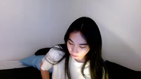 Snapshot of sweetlilly_18 chatting on March 2025 04:17:02 AM Lilly online show from March 2025 04:17:02 AM