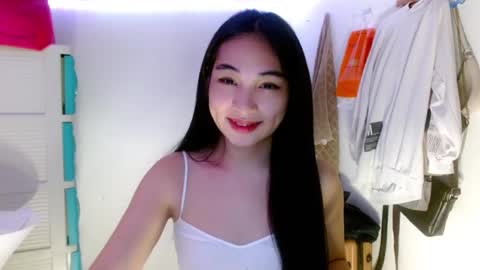 Snapshot of sweetlilly_18 chatting on March 2025 02:20:01 AM Lilly online show from March 2025 02:20:01 AM