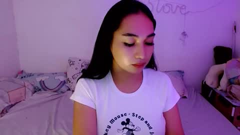 Snapshot of sweetlilly_18 chatting on September 2025 04:33:02 AM Lilly online show from September 2025 04:33:02 AM