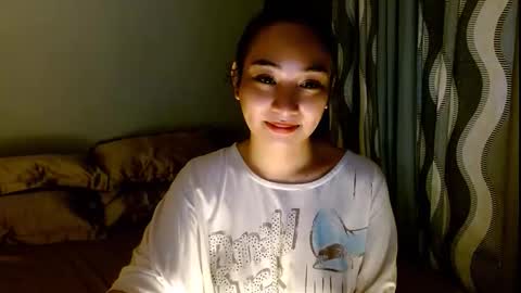 Snapshot of sweetlilly_18 chatting on March 2026 03:33:02 AM Lilly online show from March 2026 03:33:02 AM