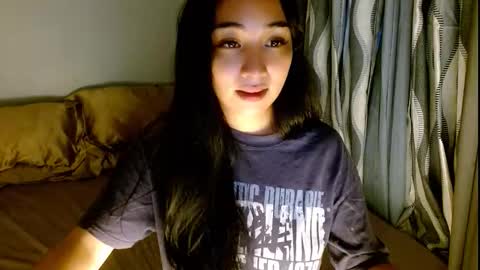 Snapshot of sweetlilly_18 chatting on March 2026 04:29:02 AM Lilly online show from March 2026 04:29:02 AM