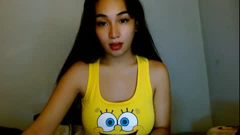 Snapshot of sweetlilly_18 chatting on March 2026 06:52:01 AM Lilly online show from March 2026 06:52:01 AM