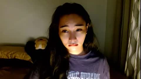 Snapshot of sweetlilly_18 chatting on March 2026 05:18:01 AM Lilly online show from March 2026 05:18:01 AM