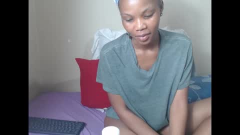 sweetlipss_ online show from December 2025 01:09:02 PM