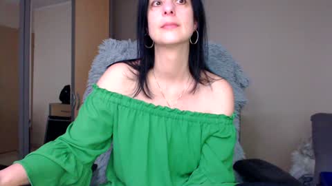 Snapshot of sweetlonglips_ chatting on January 2025 09:15:01 AM JenJenny online show from January 2025 09:15:01 AM