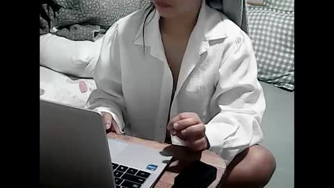Snapshot of sweetlyraa chatting on March 2026 06:17:02 AM SexyPInay with small tits online show from March 2026 06:17:02 AM