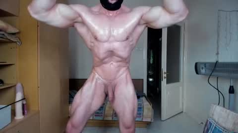 Snapshot of sweetmuscles_boy chatting on June 2026 04:47:01 AM Lorenzo online show from June 2026 04:47:01 AM