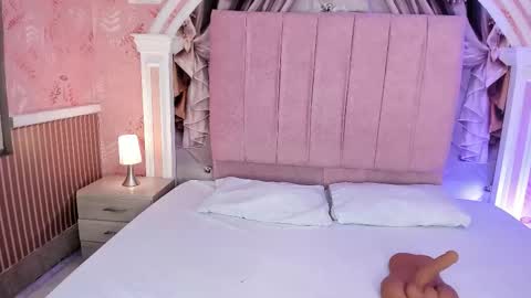 Snapshot of sweetness_siren chatting on March 2026 06:19:02 AM siren online show from March 2026 06:19:02 AM
