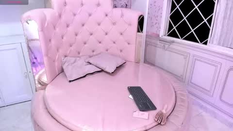 Snapshot of sweetness_siren chatting on April 2026 05:03:02 AM siren online show from April 2026 05:03:02 AM