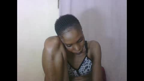 ESTHER online show from November 2025 07:03:01 PM