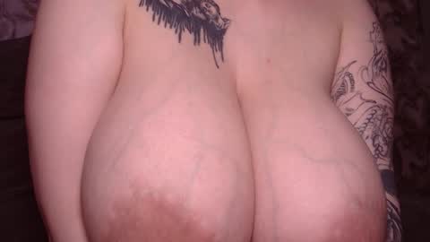 Snapshot of sweetpussy1311 chatting on February 2025 10:39:01 PM DianaDmitry online show from February 2025 10:39:01 PM