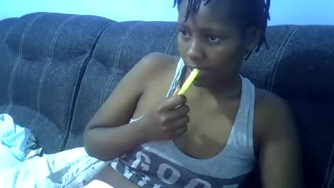 Snapshot of sweetqueen20 chatting on April 2026 06:03:02 AM queen online show from April 2026 06:03:02 AM