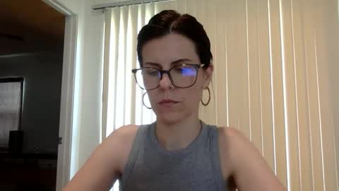 Snapshot of sweetriddance chatting on December 2025 06:23:01 PM sweetriddance online show from December 2025 06:23:01 PM