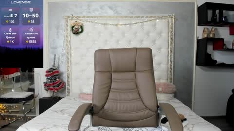 Snapshot of sweetsexangel chatting on January 2025 01:11:02 PM Goddess Allysse online show from January 2025 01:11:02 PM