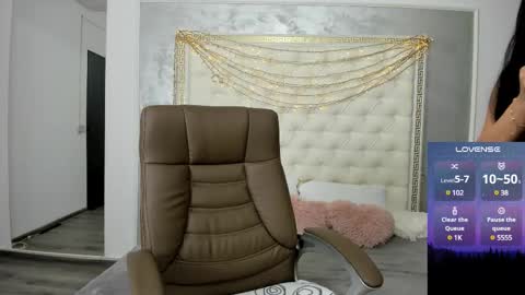 Snapshot of sweetsexangel chatting on March 2025 03:27:01 PM Goddess Allysse online show from March 2025 03:27:01 PM