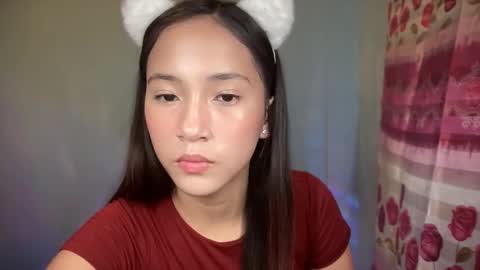 Mia online show from November 2025 03:25:01 PM