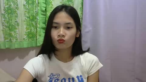 Snapshot of sweetsexygirl20 chatting on February 2025 12:27:02 PM Mia online show from February 2025 12:27:02 PM