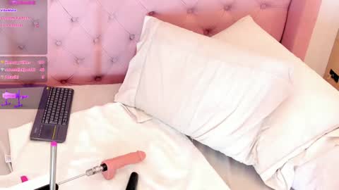 Snapshot of sweetsharon_ chatting on December 2024 01:42:02 PM Sharon online show from December 2024 01:42:02 PM