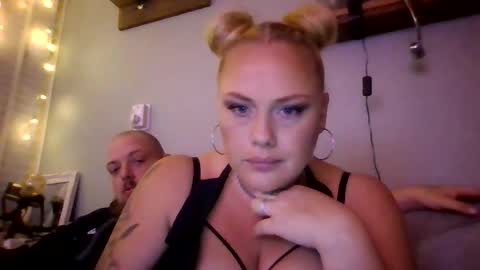 sweetsinz_ online show from October 2025 09:02:01 PM