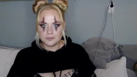 sweetsinz_ online show from October 2025 10:33:02 PM