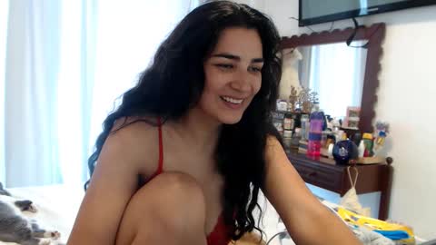 Snapshot of sweetsmile28 chatting on October 2025 04:30:01 PM Dianis online show from October 2025 04:30:01 PM