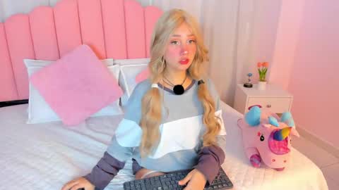 Snapshot of sweett_fire chatting on April 2026 05:42:02 PM sweett_fire online show from April 2026 05:42:02 PM