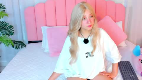Snapshot of sweett_fire chatting on April 2026 07:07:02 PM sweett_fire online show from April 2026 07:07:02 PM
