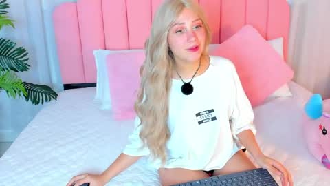 Snapshot of sweett_fire chatting on April 2026 07:58:01 PM sweett_fire online show from April 2026 07:58:01 PM