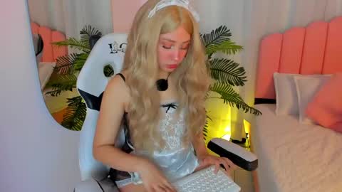 Snapshot of sweett_fire chatting on April 2026 05:37:01 PM sweett_fire online show from April 2026 05:37:01 PM