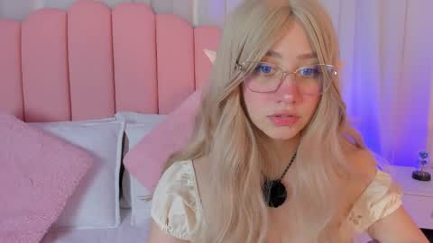 Snapshot of sweett_fire chatting on May 2026 05:53:01 PM sweett_fire online show from May 2026 05:53:01 PM