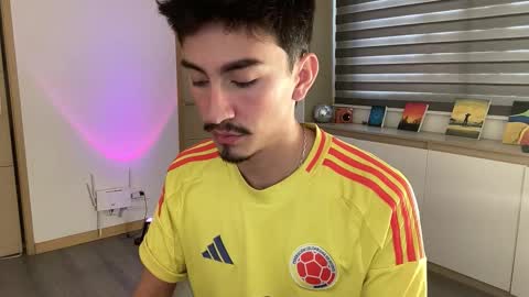 Andy  online show from November 2025 06:19:01 PM