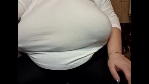 Snapshot of sweettm chatting on February 2025 03:05:02 PM Maya online show from February 2025 03:05:02 PM