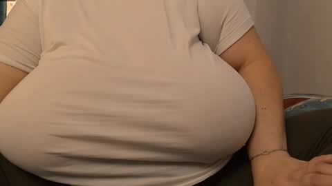 Snapshot of sweettm chatting on February 2025 09:23:01 AM Maya online show from February 2025 09:23:01 AM