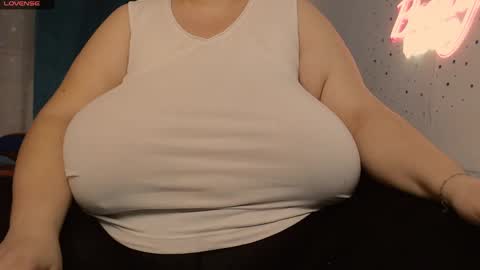 Snapshot of sweettm chatting on February 2025 06:01:02 PM Maya online show from February 2025 06:01:02 PM