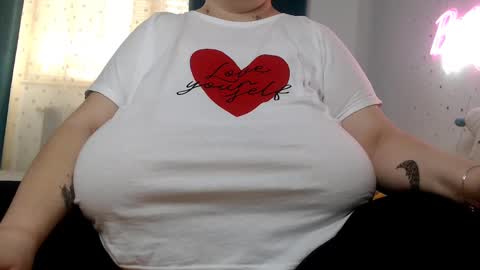 Snapshot of sweettm chatting on March 2025 09:10:02 AM Maya online show from March 2025 09:10:02 AM