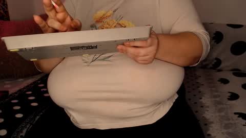 Snapshot of sweettm chatting on November 2025 10:26:02 AM Maya online show from November 2025 10:26:02 AM