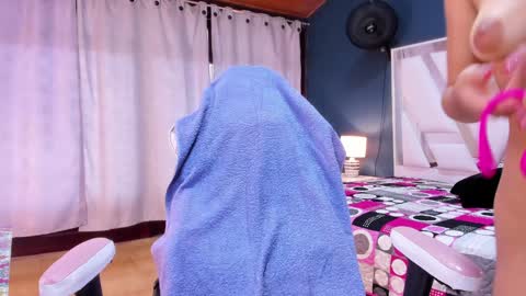 ALONDRA online show from February 2025 10:00:01 PM