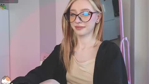 Snapshot of sweetuniporn chatting on December 2024 11:05:02 AM Elis a little vacation Ill be here Saturday my schedules in bio online show from December 2024 11:05:02 AM