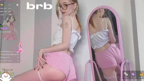 Snapshot of sweetuniporn chatting on December 2024 10:38:02 AM Elis a little vacation Ill be here Saturday my schedules in bio online show from December 2024 10:38:02 AM