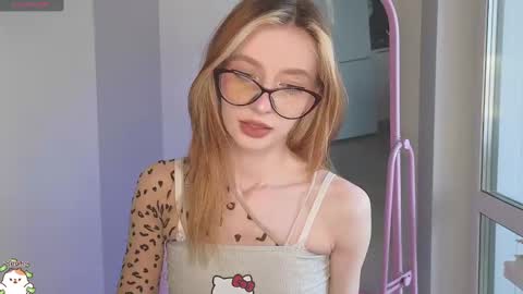 Snapshot of sweetuniporn chatting on December 2024 09:17:01 AM Elis a little vacation Ill be here Saturday my schedules in bio online show from December 2024 09:17:01 AM